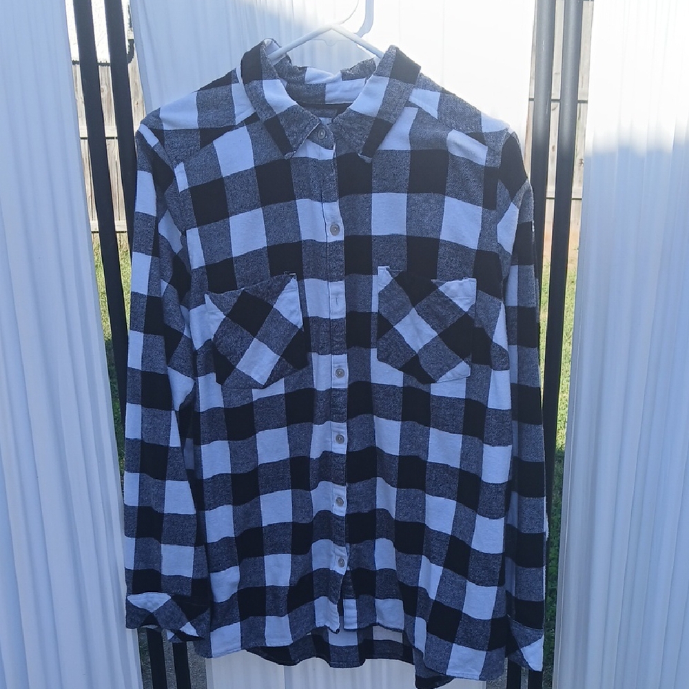 Croft & Barrow Women's Black and White Plaid Long Sleeve Shirt